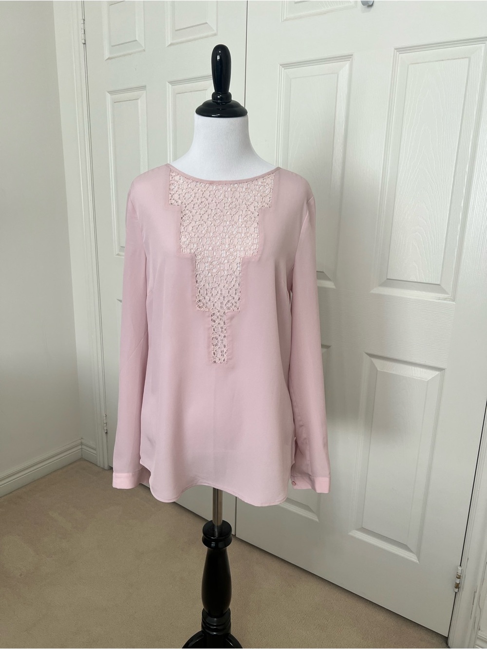 **NEW**RW&CO. Blush Pink Lace-Panel Long Sleeve Blouse, size medium